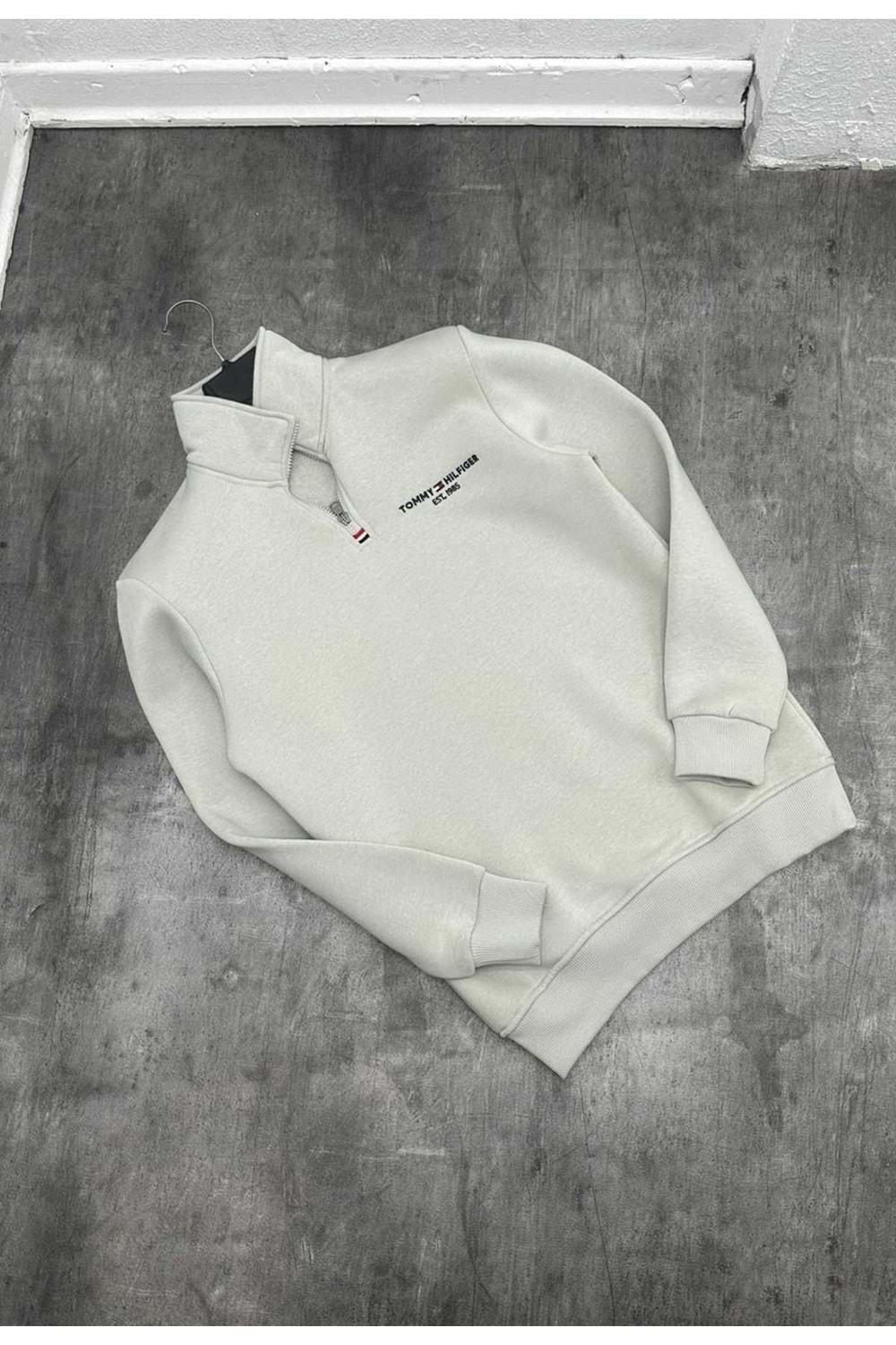 1001 TOMMY FERMUAR YAKA SWEAT - TAŞ