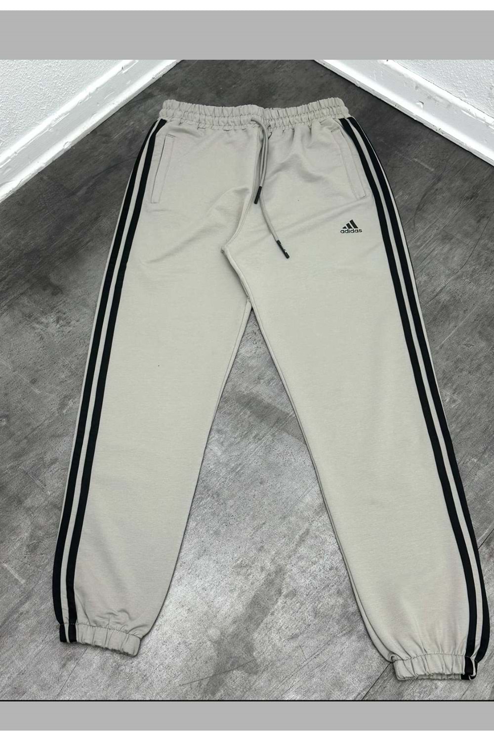 1012 ADİDAS EŞOFMAN - TAŞ